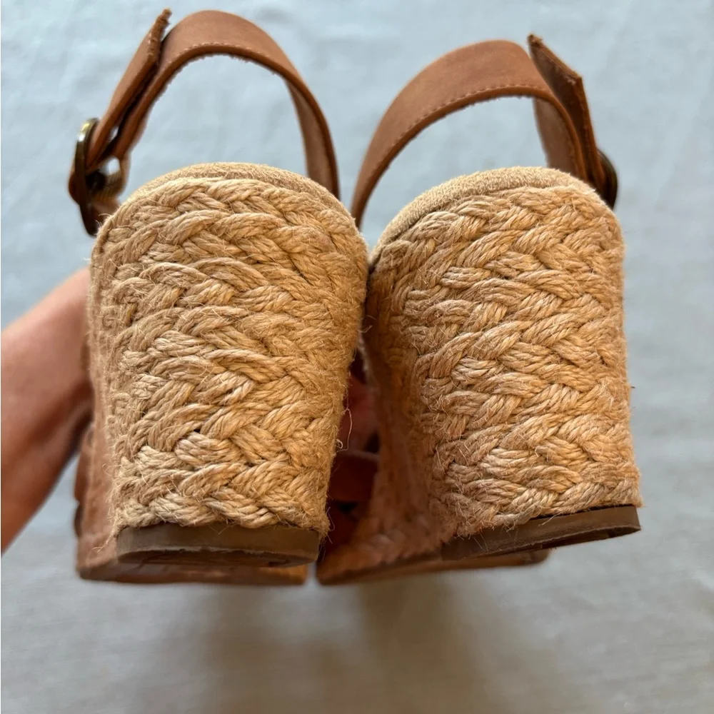 Easy Street Tan Wedge Sandals 9.5 Adjustable Strap EUC